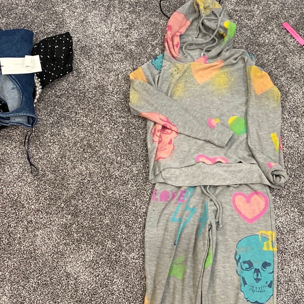 Matching chasor skull/love sweat set